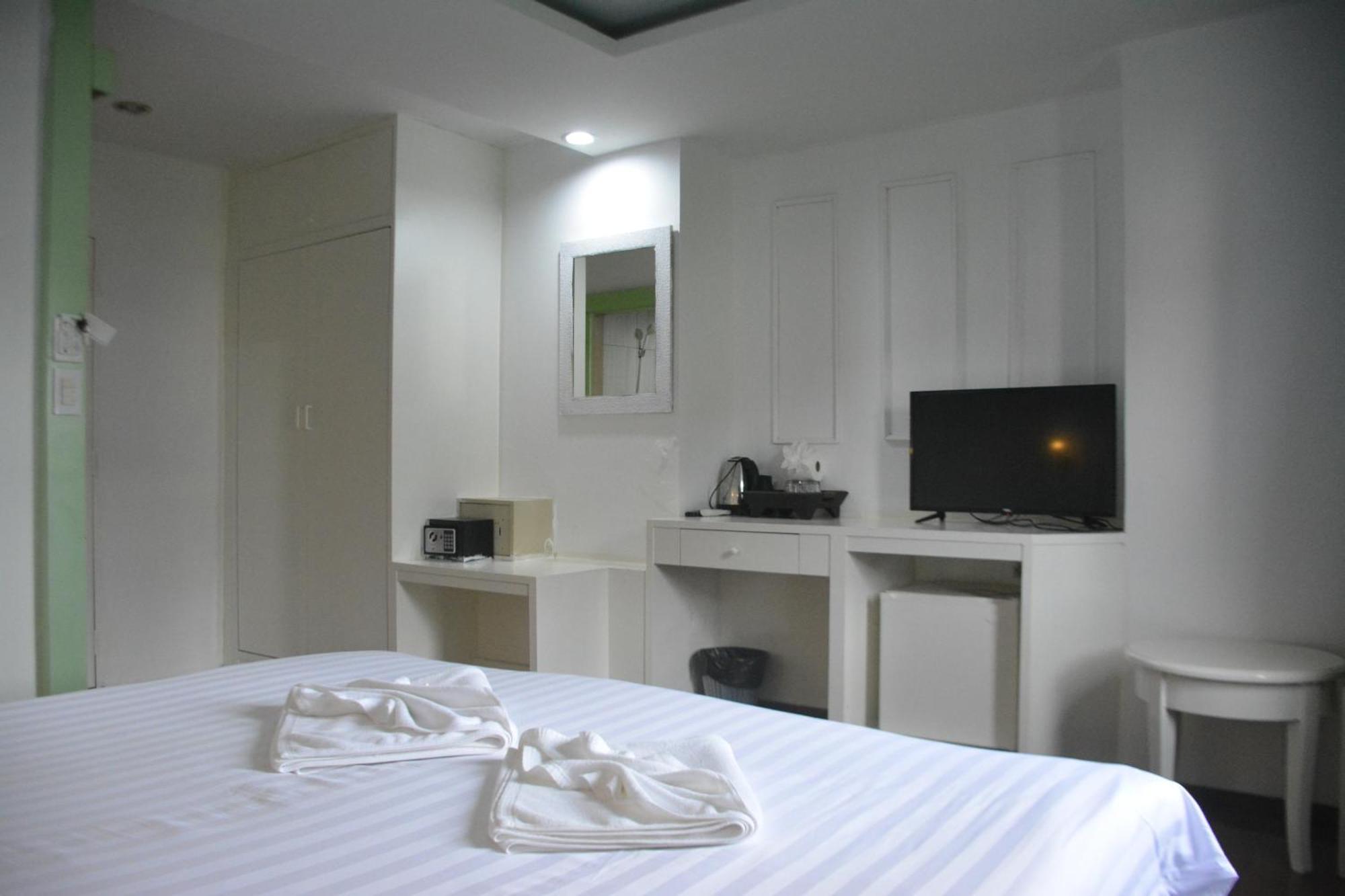 Chilli Salza Patong Hotell Exteriör bild